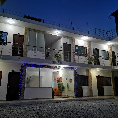 Hotel Paraiso Plaza Puerto Triunfo Eksteriør billede